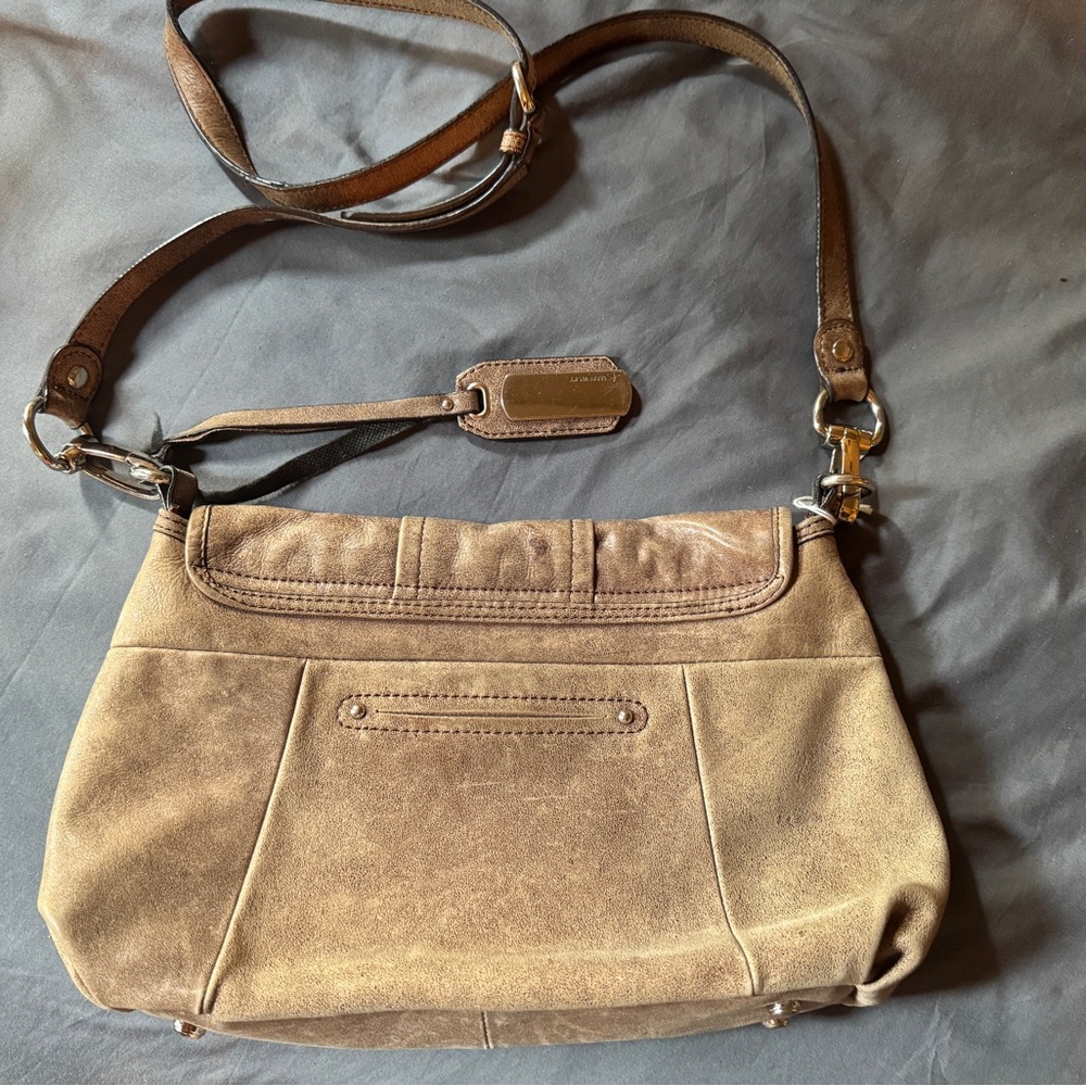 B. Makowsky Brown/ taupe Leather Crossbody Bag with Distressed Finish - Picture 3 of 8